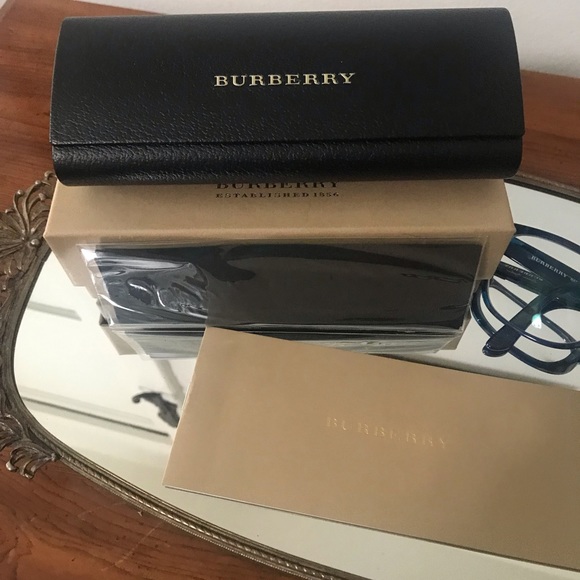 ✔️Authentic Burberry Eye Glasses 👓 - Picture 2 of 11